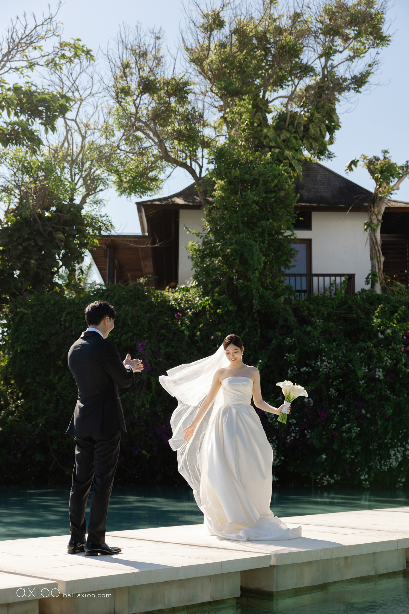 Axioo: Before the Shutter Clicks